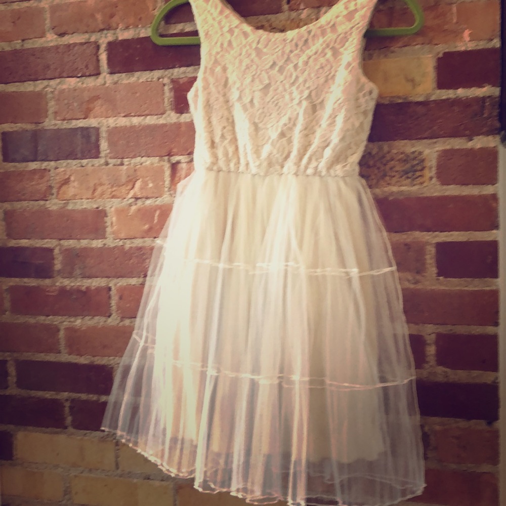Girls Size:8 Ivory Lace & Tulle Dress.
